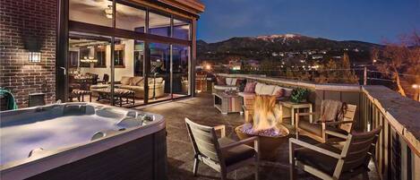 Deluxe Condo, 3 Bedrooms, Mountain View, Mountainside | Terrace/patio