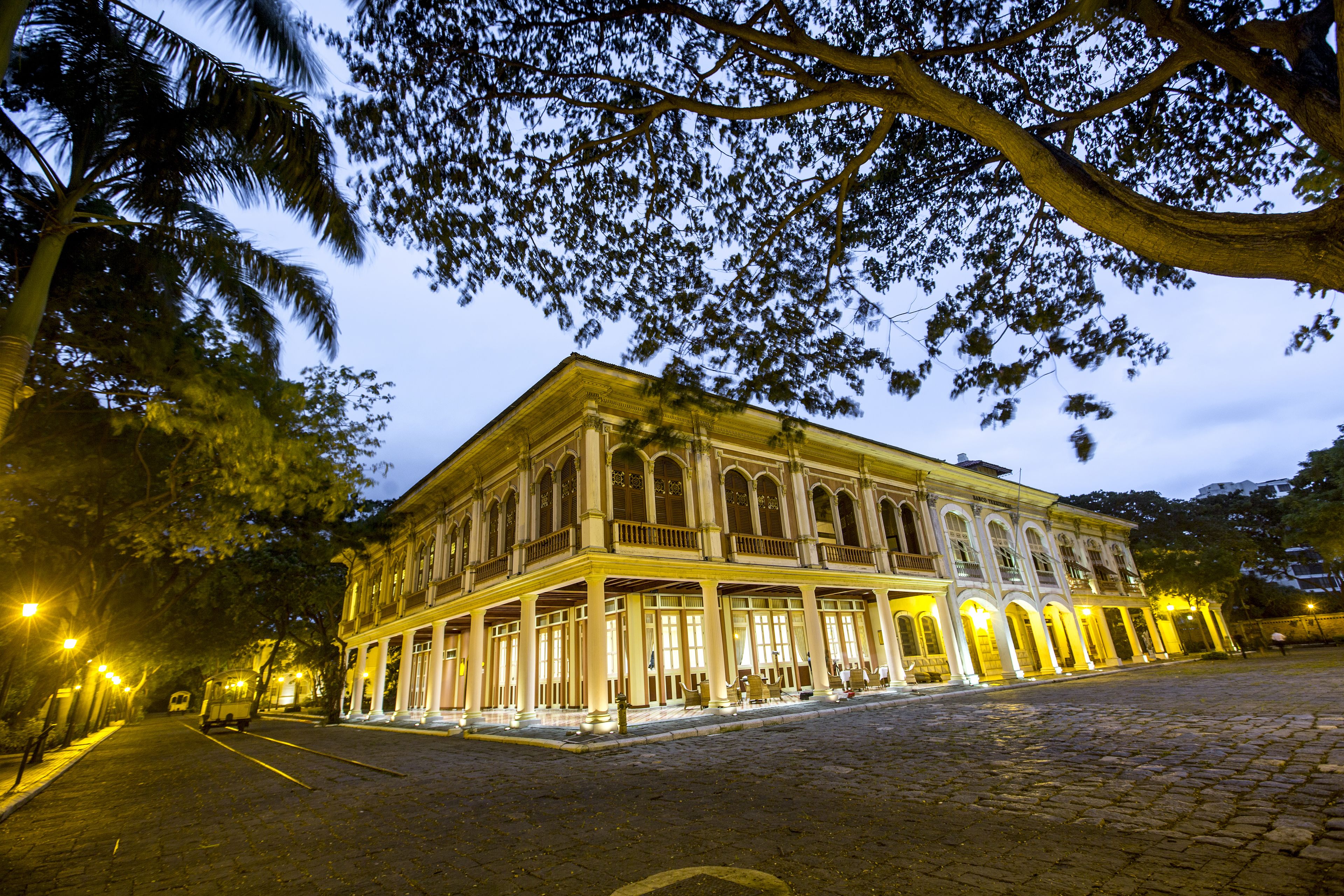 ディナーに営業 (多国籍料理)