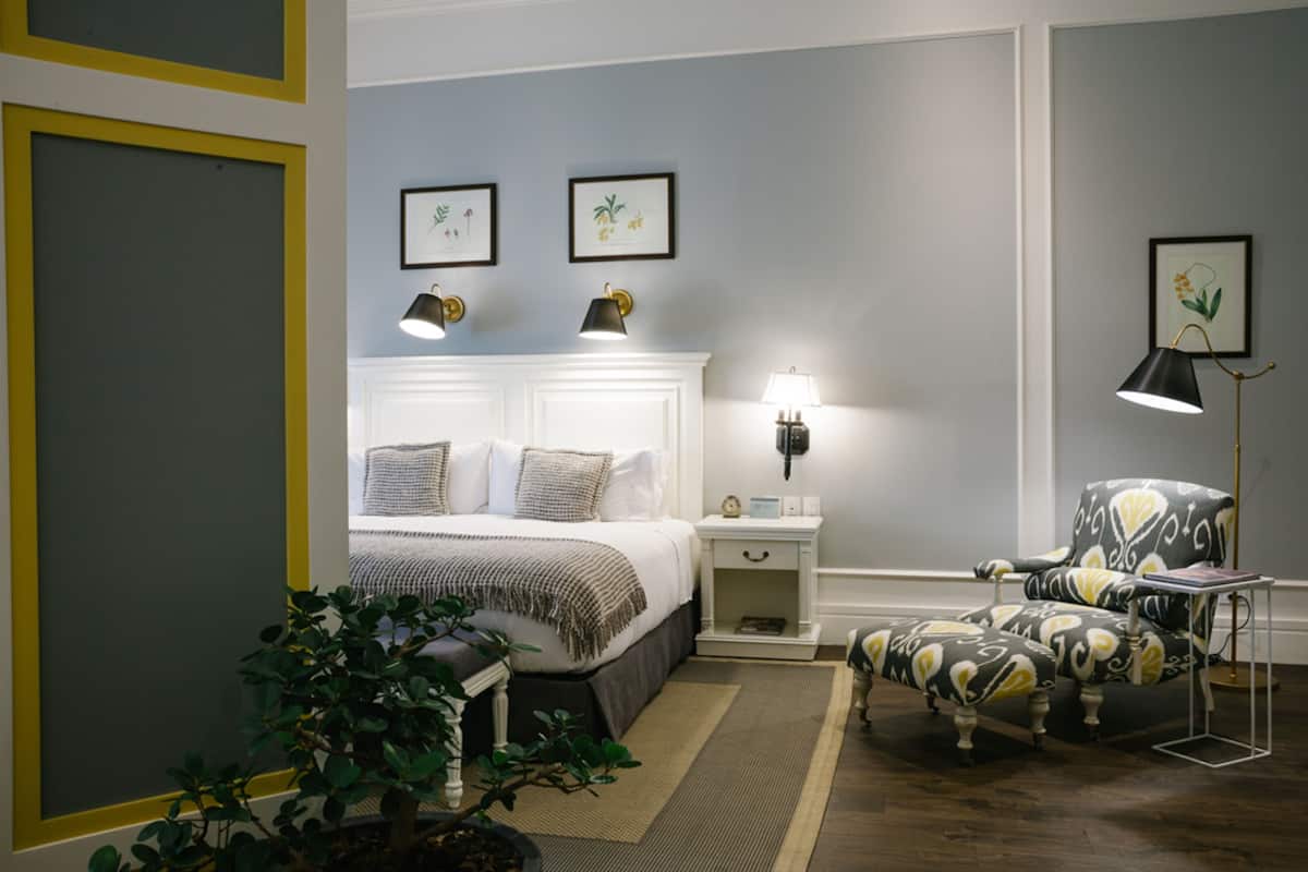Premium bedding, free minibar items, in-room safe, desk