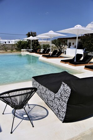 Seasonal outdoor pool, pool umbrellas, sun loungers - Irene's Residence (Mykonos)