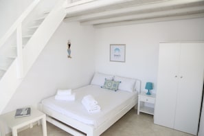 Deluxe Duplex (Maisonette) | Egyptian cotton sheets, premium bedding, pillowtop beds, in-room safe - Irene's Residence (Mykonos)