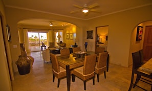Design Condo, 2 Bedrooms, Ocean View, Sea Facing | In-room dining
