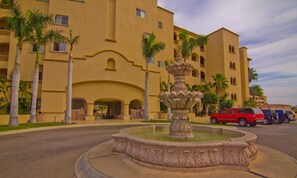 Design Condo, 2 Bedrooms, Ocean View, Sea Facing | Front of property