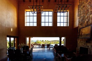 奢华别墅, 4 间卧室, 部分海洋景观, 海滨 | 客厅