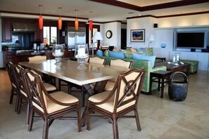 Apartment, 3 Bedrooms | In-room dining