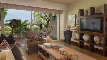 Apartamento, 3 quartos | Sala de estar | DVD player