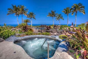 Outdoor spa tub - Hali i Kai 12E (Waikoloa)