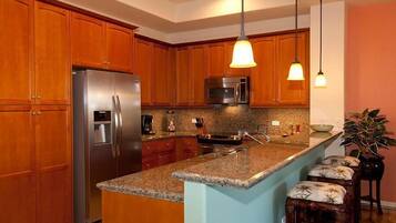 Apartment, 2 Bedrooms | Private kitchen | Microwave, coffee/tea maker