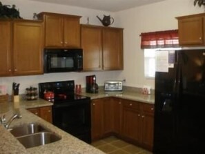 Condo, Multiple Beds (1813 Willow Bend) | Private kitchen