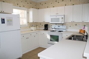 Standard Apartment, 2 Bedrooms | Private kitchen | Fridge, microwave, coffee/tea maker