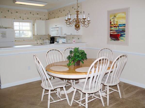 Standard Apartment, 2 Bedrooms | In-room dining