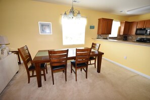 Standard Apartment, 3 Bedrooms | In-room dining - 1715 Willow Bend (North Myrtle Beach)