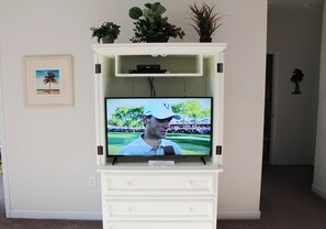 Standard Apartment, 3 Bedrooms | Room amenity