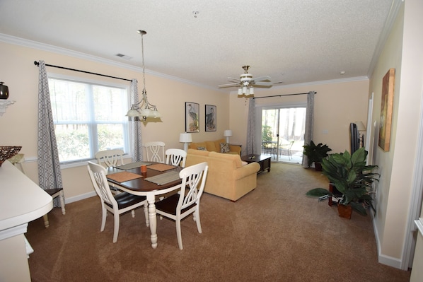 Apartment, Mehrere Betten (411 Willow Bend) | Essbereich im Zimmer