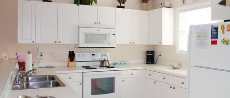 Standard Apartment, 2 Bedrooms | Private kitchen | Fridge, microwave, coffee/tea maker