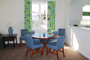 Standard Apartment, 2 Bedrooms | In-room dining