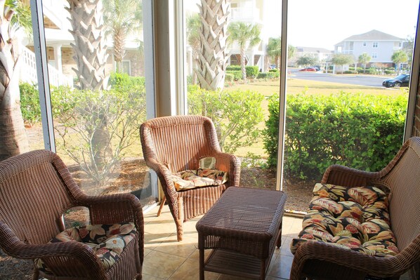 Leilighet – standard, 2 soverom | Oppholdsområde | DVD-spiller