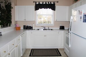 Condo, Multiple Beds (614 Ironwood) | Private kitchen | Fridge, microwave, stovetop, dishwasher