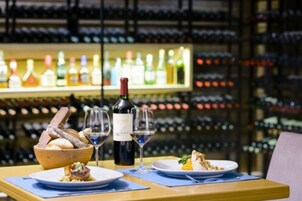 Se sirven desayunos, cenas y brunches; cocina local e internacional