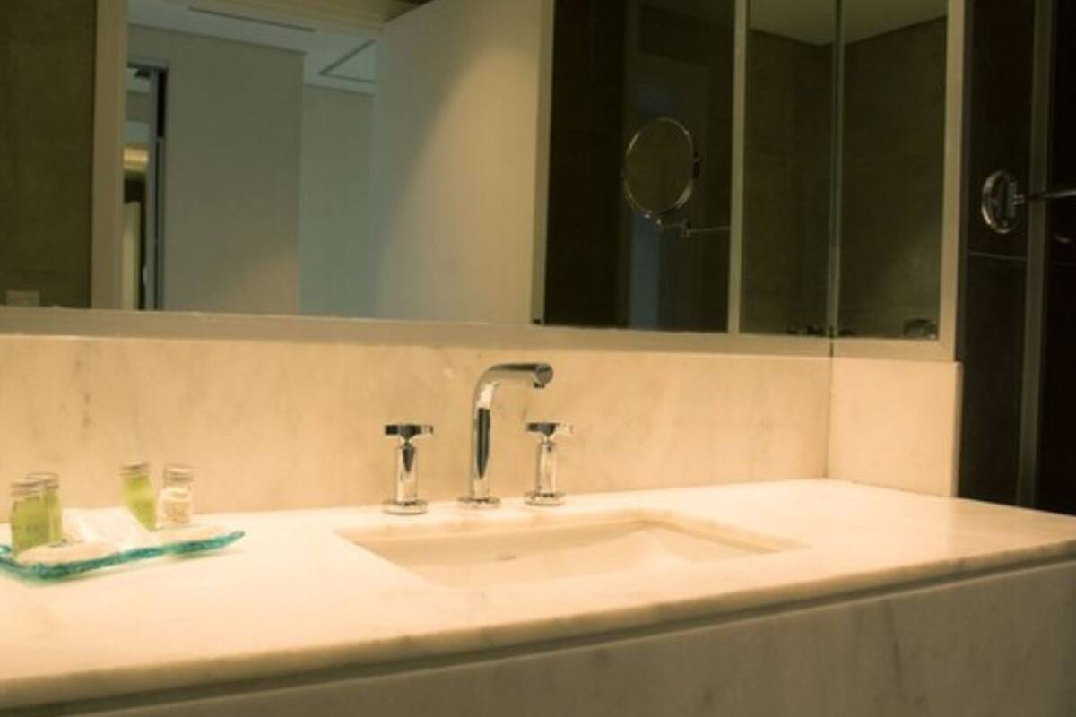 combined shower/bathtub, deep-soaking bathtub, rainfall showerhead