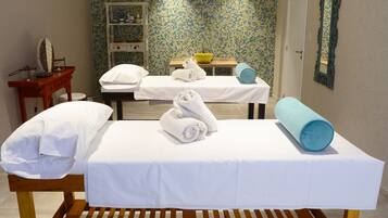 Couples treatment room(s), sauna, hot tub, steam room