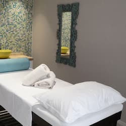 Couples treatment room(s), sauna, hot tub, steam room
