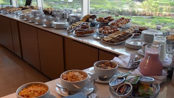 Free daily self-serve breakfast