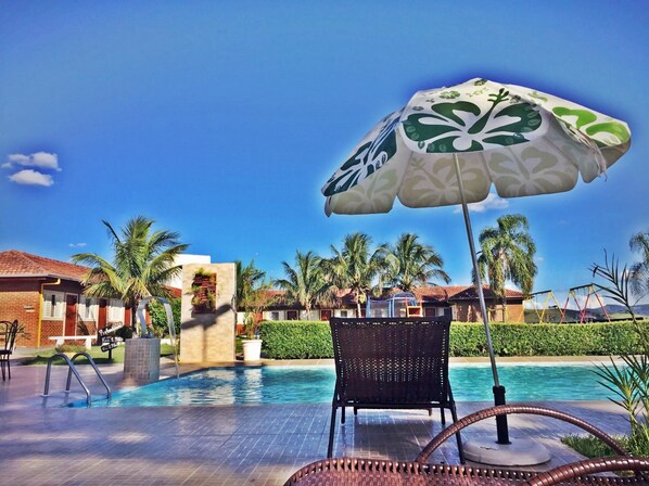 Hồ bơi ngoài trời