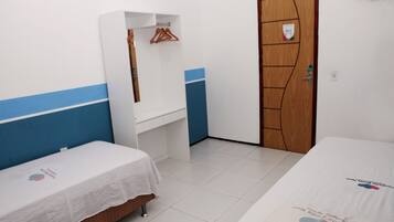 Cortinas blackout, ferros/tábuas de passar roupa, Wi-Fi de cortesia