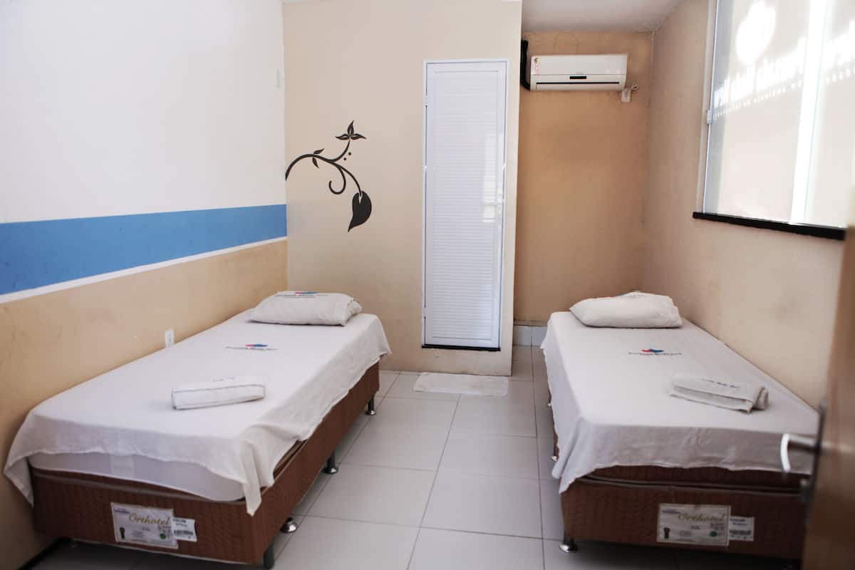 Double Room (Apenas Depósito Bancário) | Blackout drapes, iron/ironing board, WiFi (free), bed sheets