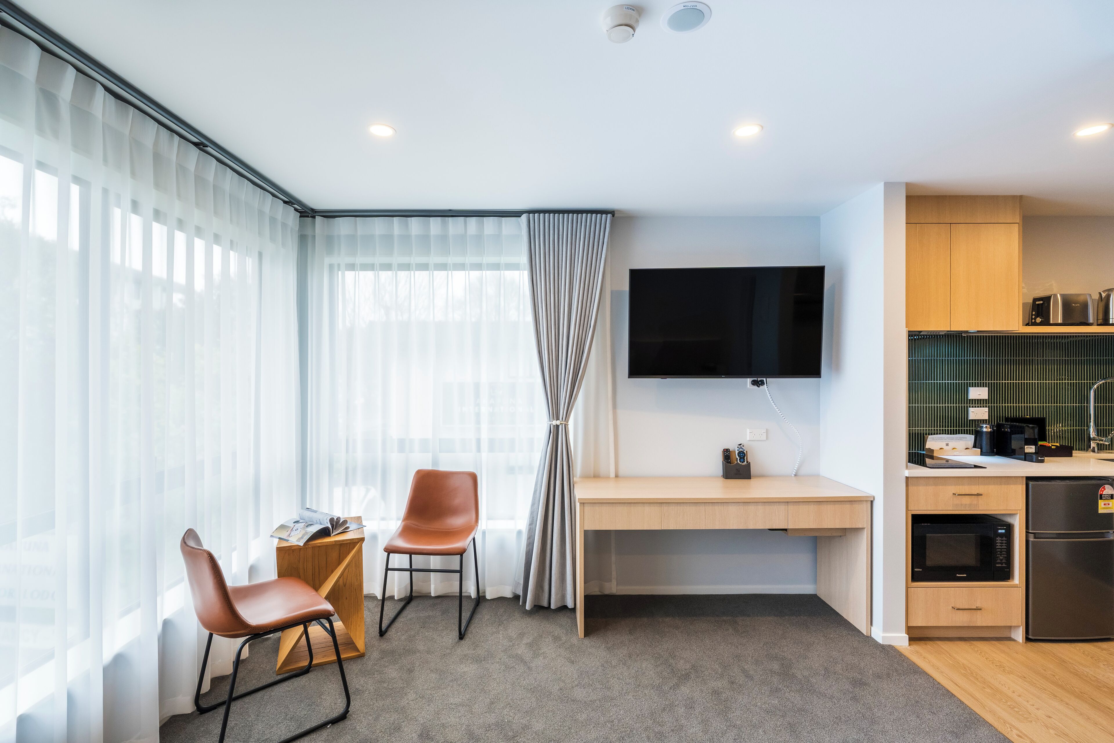 尊荣开间, 1 张特大床, 厨房 | 办公桌、熨斗/熨衣板、免费 WiFi、床单