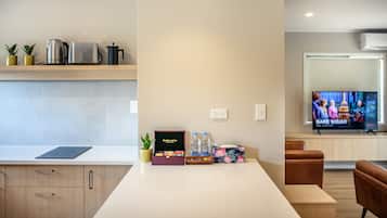 Habitación familiar, 2 habitaciones, cocina | Cocina privada | Frigorífico pequeño, microondas, tostadora y utensilios de cocina