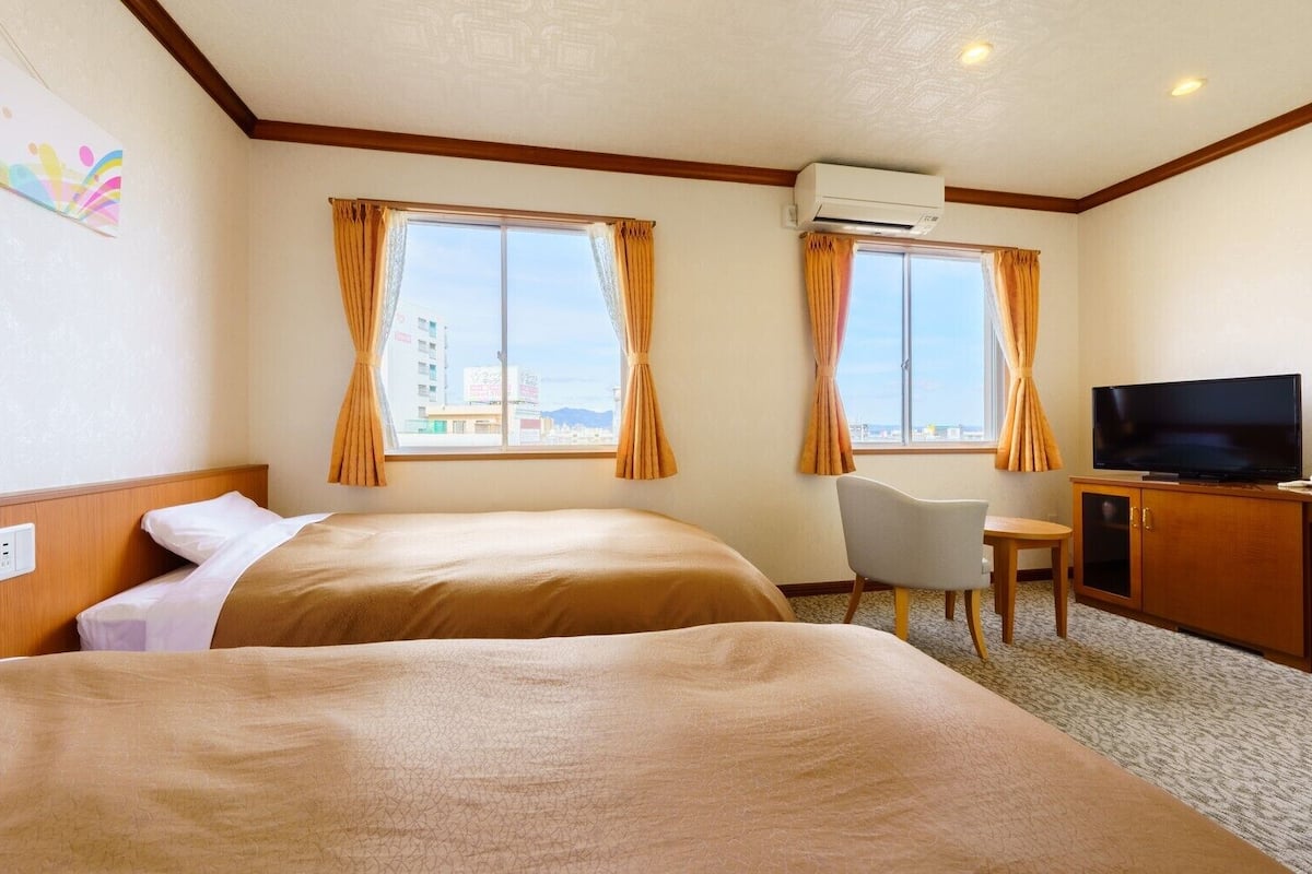 Desk, bed sheets