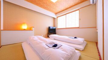 Habitación tradicional (Japanese Room) | Escritorio y ropa de cama