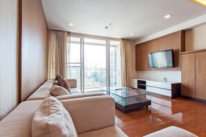 32-inch flat-screen TV with cable channels, TV