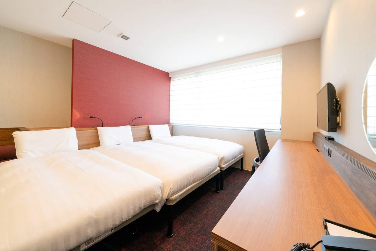 Phòng, 3 giường đơn, không hút thuốc | Két bảo mật tại phòng, bàn, màn/rèm cản sáng, phòng cách âm