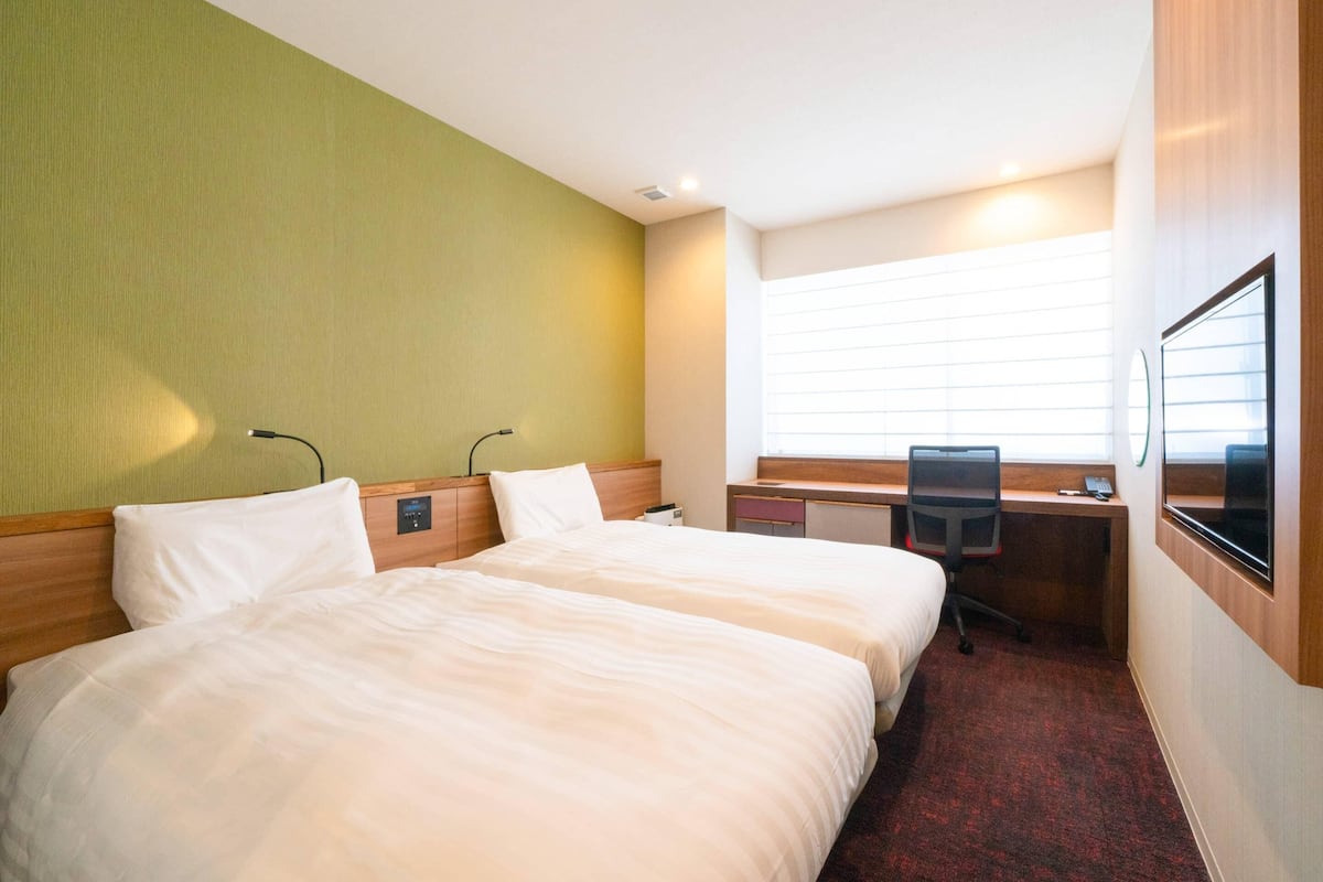 Phòng, 2 giường đơn, không hút thuốc | Két bảo mật tại phòng, bàn, màn/rèm cản sáng, phòng cách âm