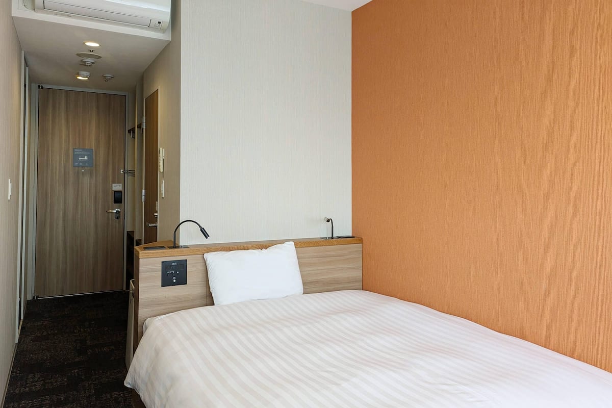 Phòng Tiêu chuẩn, 1 giường đôi, không hút thuốc | Két bảo mật tại phòng, bàn, màn/rèm cản sáng, phòng cách âm