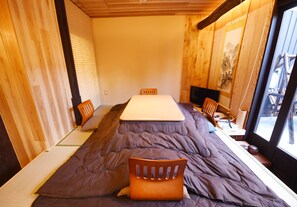 Stadtwohnung (4 Single Bed & 2 Futons) | 2 Schlafzimmer, Zimmersafe, Schreibtisch, Verdunkelungsvorhänge