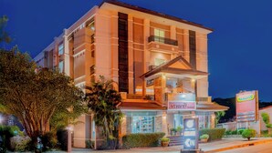 A multi-story hotel with a prominent entrance, balconies, and a well-lit facade. - Nonsi Hotel Phitsanulok (Phitsanulok)