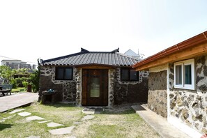 Tamra (Whole House) | Blick auf den Innenhof