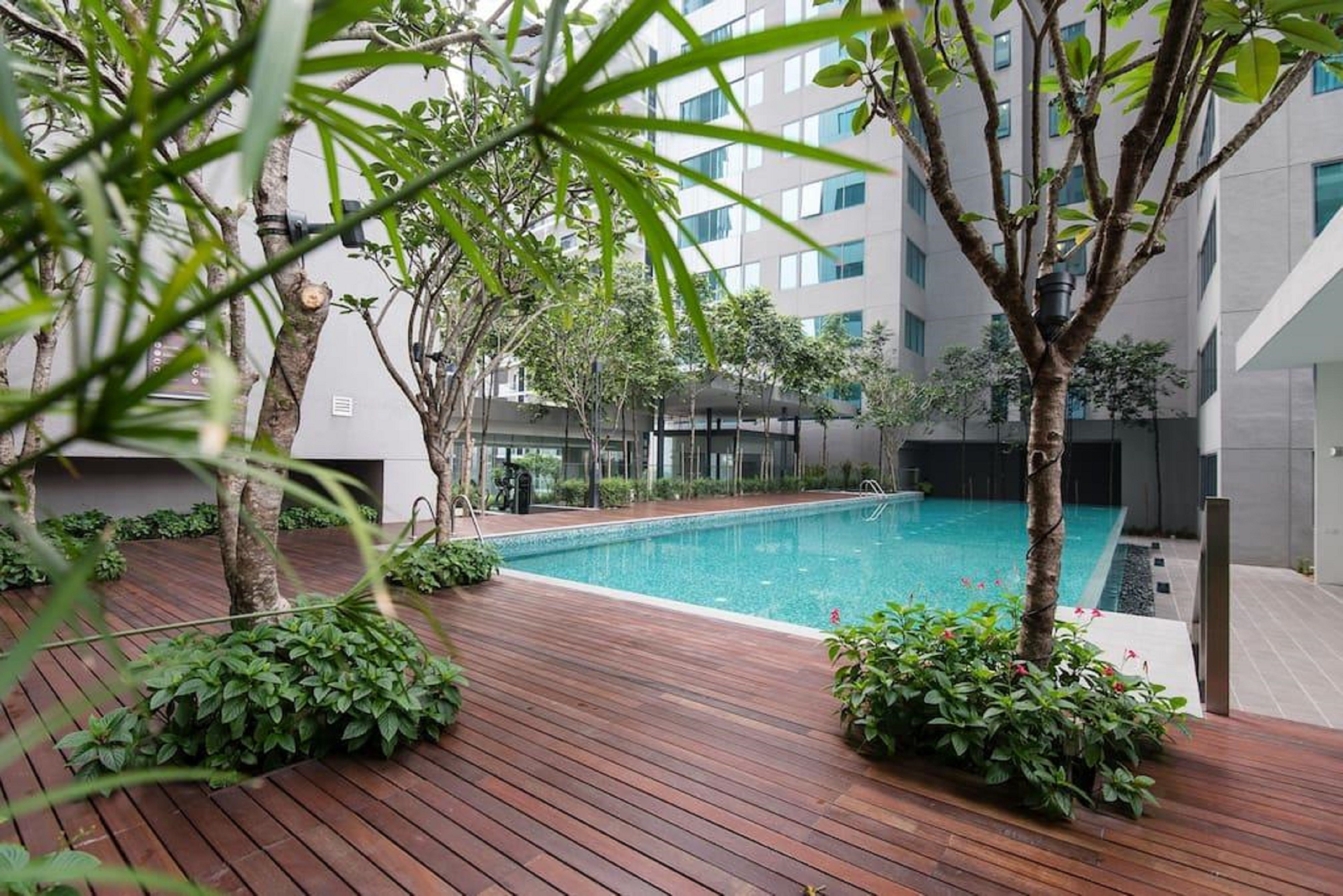 Piscina externa, espreguiçadeiras