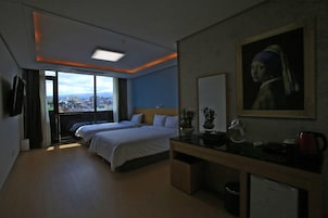 Deluxe Twin Room | Blackout drapes, WiFi (free)