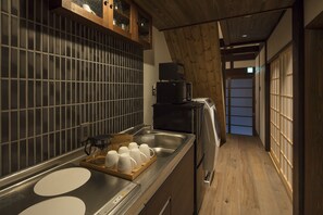 Kiyomizu Gojo Sumitsugu | Private kitchen | Fridge, microwave, stovetop, coffee/tea maker