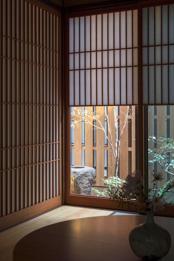 Yoshimigura | Garden