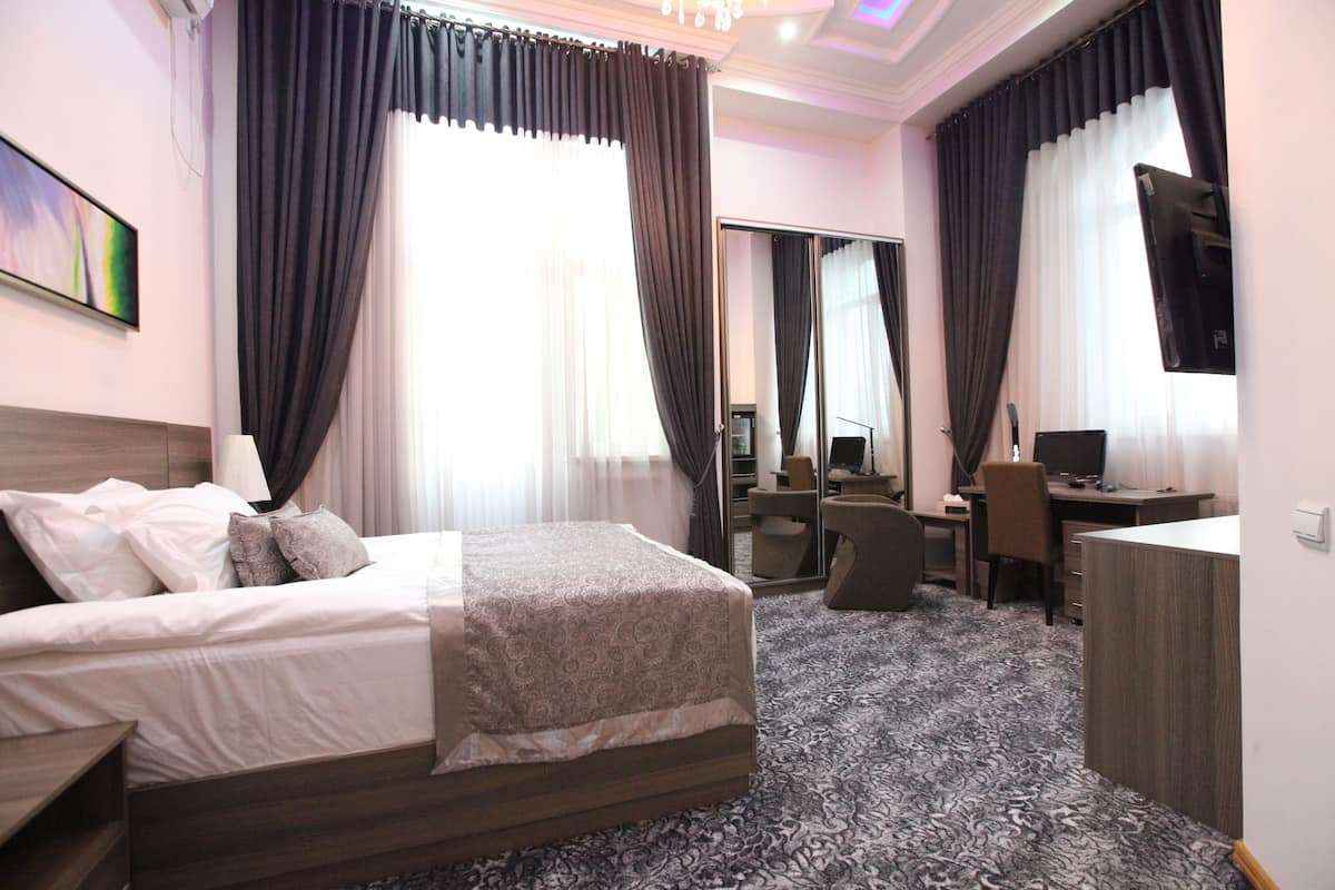 Lotte Single Room | Premium bedding, minibar, in-room safe, desk