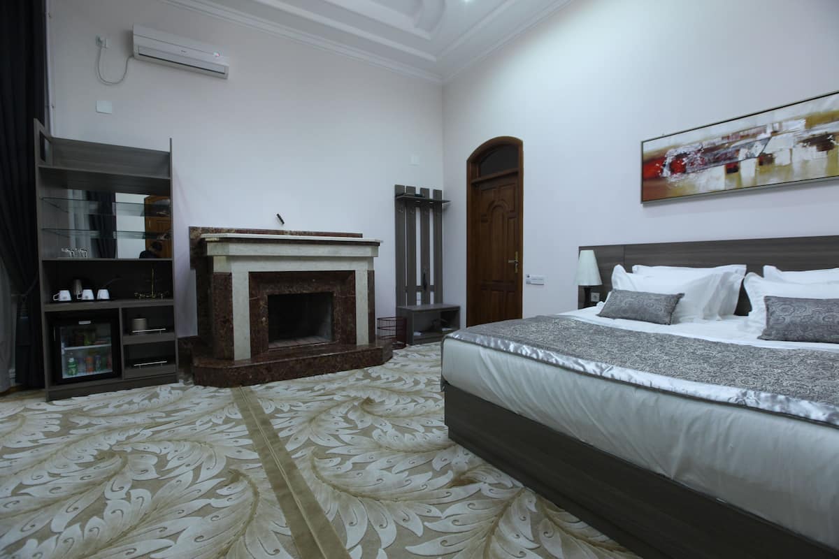 Lotte Family Suite | Premium bedding, minibar, in-room safe, desk