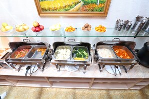Free daily buffet breakfast