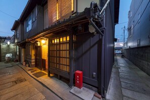 Front of property - evening/night - Kumashuan (Kyoto)