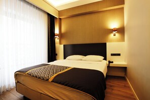 Studio Standard, 1 lit double, cuisine | Literie de qualité supérieure, rideaux occultants, chambres insonorisées